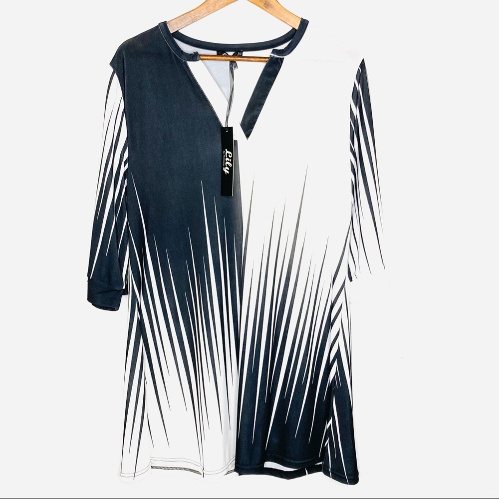 NWT LILY Firmania Women’s Tunic Top Size L Black/White Gradient Abstract Chic